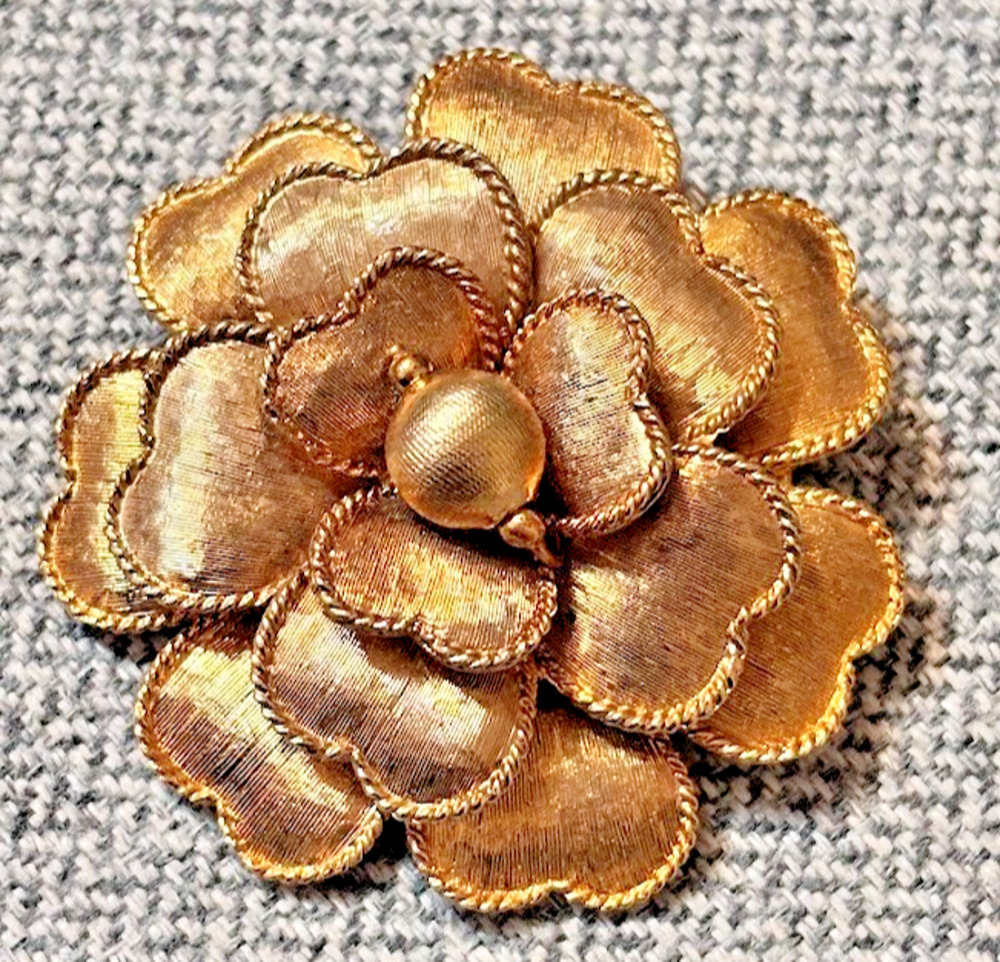 Vintage Samsan SA Heart Petal Flower Brooch Textured Gold Tone Mid Century Pin